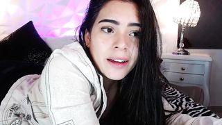 Hot Girl Controls her Lovense until Squirting 2 Times