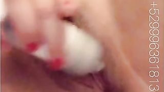 Chica Latina Gozando a Solas Con un Desodorante Striptease