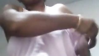 INDIAN  Mallu Aunty changing cloths & SHOWING BOOBS