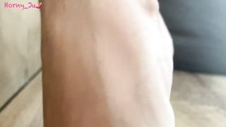 Трахаю свою мокрую киску на балконе | крупный план