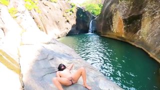 Full Video චිකි ඩිකි සද්දේත් එක්ක දිය ඇල්ලක අසිරිය විදිමු .