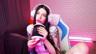 ORGASMIC ASMR GORGEOUS BABE LICKING AND SUCKING. HONEY HAZE