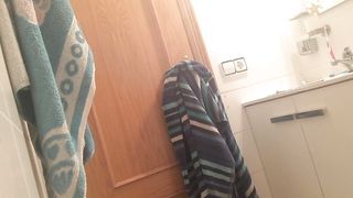 Como Goza La Perra En El Baño