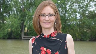 Une MILF Francaise Rousse me Suce Dehors Avant Le Départ Du Covoiturage