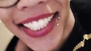 Uniqueen Peeing,farts and Licking my Jucie off my Finger come Taste it