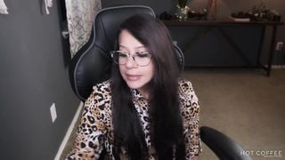 Fake teacher "forgets" to log off online school and fucks her husband in front of class