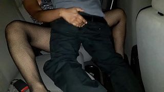 cogiendo con invitado en el auto