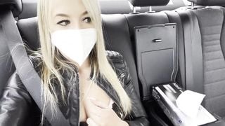 Teen real Orgasmus im Öffentlichen Taxi und erwischt !!!!!