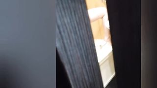 Подглядывал как сводная сестренка дрочит в душе и кончил на неё