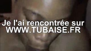 Une black exceptionnelle suce comme une reine