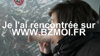 Elle se masturbe dans une remontee de ski