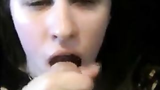 Ejac faciale pour cette suceuse avec appareil dentaire