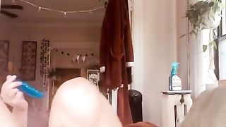 Sexy blonde tries all of her new toys and can’t stop cumming