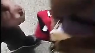 Putaria em banheirao publico