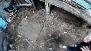 МАМКА ДРУГА С БОЛЬШОЙ ЗАДНИЦЕЙ ПИСАЕТ И ДЕЛАЕТ МИНЕТ  НА ПРИРОДЕ