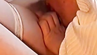 Dansk hustru slikket af husets ven