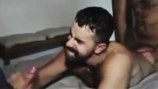 alla troia piace troppo il cazzo..uno non gli basta