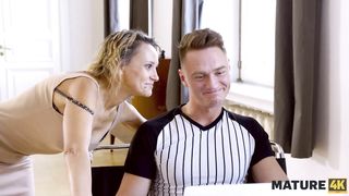 MATURE4K Mature knows nothing about IT so she easily agrees to have sex