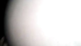 Elle ne veut pas qu'il la filme pendant qu'elle se fait enculer... mais il s'en fout