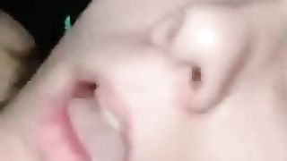 Jeune baisee par un vieux dans un fourgon