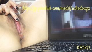 射精動画見ながらオナニー。デカ乳輪乳首とクリトリス同時コリコリ。思わずセルフ乳首舐め。おちんちんから精液出る時一緒にイク、リアルオーガズムひくひく。