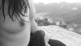 HIKING 形のよいオッパイ、感じやすいオッパイ