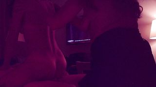 PLAN A TROIS AVEC ESCORT DANS HOTEL MA FEMME GOUTE LA CHATTE PREMIER FOIS FFM CAMERA CACHE