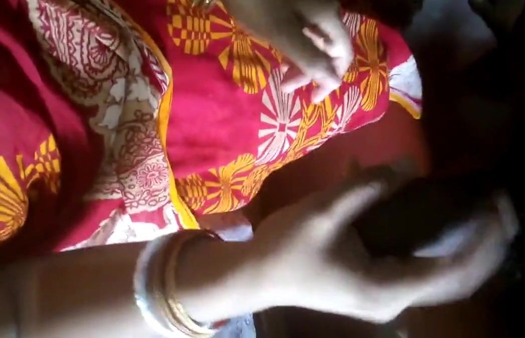 Indian Beautiful housegirl in home-made sex with bf, clear audio
