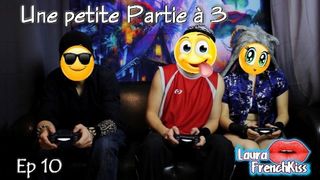 LauraFrenchKiss #10 - Une petite partie à 3 - Playstation avec mon copain et son meilleur ami