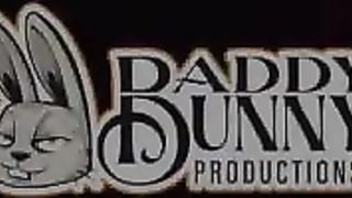 Studentessa italiana succhia il cazzo ad uno sconosciuto in ascensore (DIALOGHI ITA)