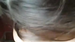 Son cheri lui a demande de se faire filmer pendant qu'elle suce un pote !