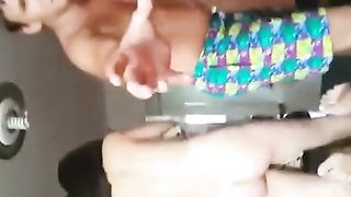 Son cheri lui a demande de se faire filmer pendant qu'elle suce un pote !