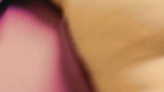 il surprend sa belle-fille arabe au lit quand elle se réveille et il en profite Soumise défonce Anal