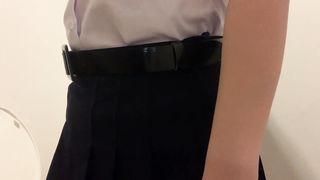 นักเรียนม.ปลาย แอบเย็ดกับรุ่นพี่ในห้องน้ำโรงเรียน จนเพื่อนมาเคาะประตูเรียก เกือบเกมส์ เสียงไทย Thai