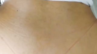 Mi suegra y yo nos dejaron solos y aprovecho en mamarmela y le de mi leche en perrito