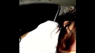 Gli succhio il cazzo e ingoio tutto tornando a casa