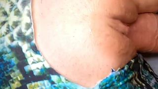 Porno amatoriale Italia - la compagna di scuola si nasconde dentro una scatola per farmi un pompino