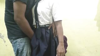 गाव की भोली भाली पढ़ने वाली लड़की का होमवर्क पूरा नहीं हुवा था तो टीचर ने उसका फायदा उठाया और उसको चोदने को मजबूर किया (क्लियर वाइस)