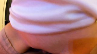 Cette infirmière torride prend soin de son patient