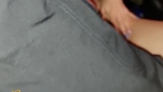 Se tua moglie è un'esibizionista condividila coi guardoni per segarli e farsi sborrare sulle tette