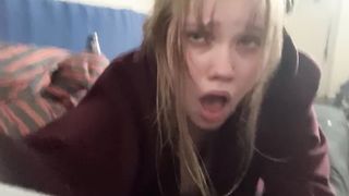 lasse mich ordentlich durch ficken, ist mir egal wer mich hört