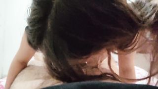 Mi joven novia me hace de todo.