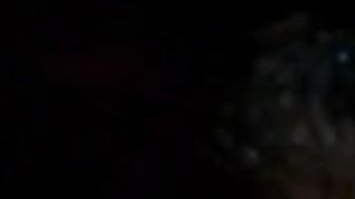 Porno amatoriale italiano -- La vicina di casa pulisce casa e viene pagata con un grosso cazzo duro