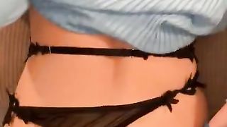 FANTASTICA STUDENTESSA VIENE SCOPATA DURAMENTE dopo la lezione e RIEPI LA BOCCA DI SBORRA