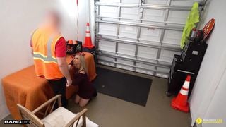 Roadside - Beautiful Quinn Waters Pays For Towing And Car Repairs With Her Juicy Pussy