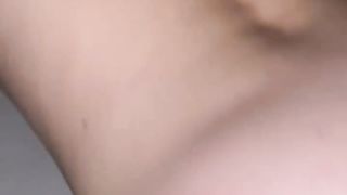 Stretching out skinny girl’s pussy good