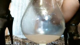 Pee and Squirting. much Cum in Glass