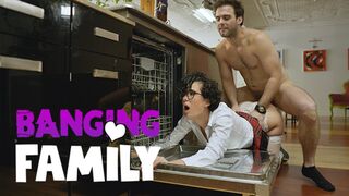 Banging Family - She Is In the Dishwasher when He Fuck Her!