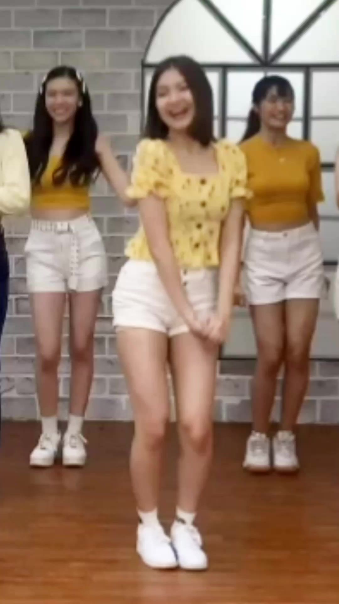 Bini Colet Sarap ng legs
