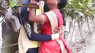 MARATHI DESI BOY AND AUNTY PASSIONATE KISS IN PUBLIC